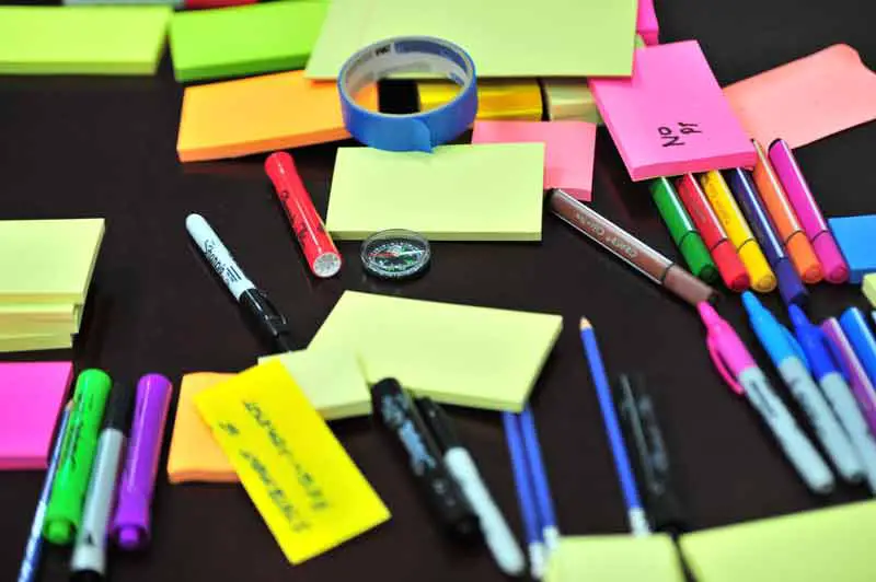How Do You Organize a Teacher’s Desk?